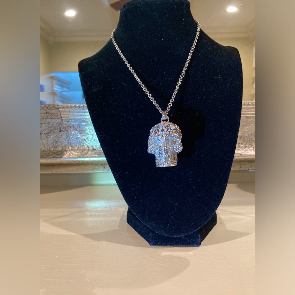 Alexander McQueen Crystal Scull Pendant Necklace. - Picture 2 of 13